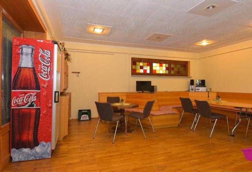 Отель Am Wald  Garni