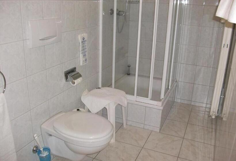 Отель Am Wald  Garni