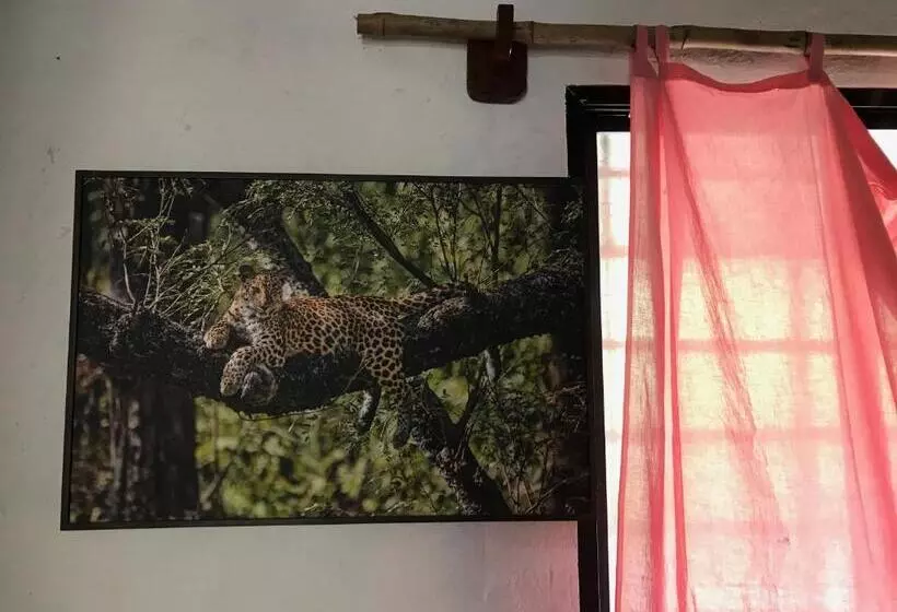 ホテル Kamp Kamouflage Kanha