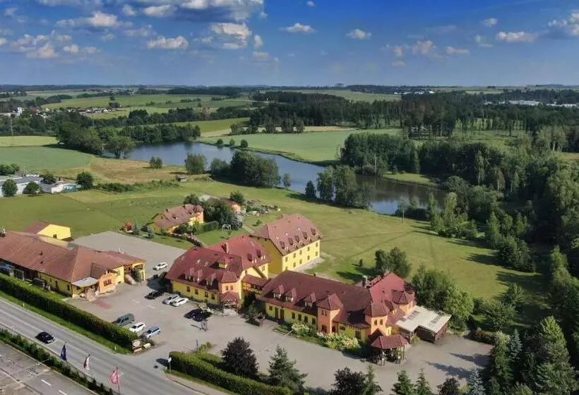 Hotelli Tři Věžičky