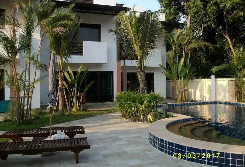 Oasis Garden & Pool Villa At Vip Resort