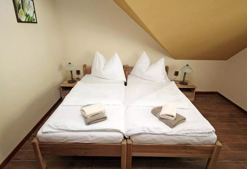 Majatalo Penzión Kállai A Vináreň