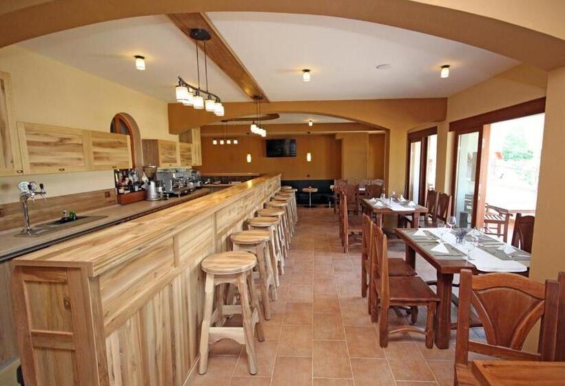 펜션 Penzión Kállai A Vináreň