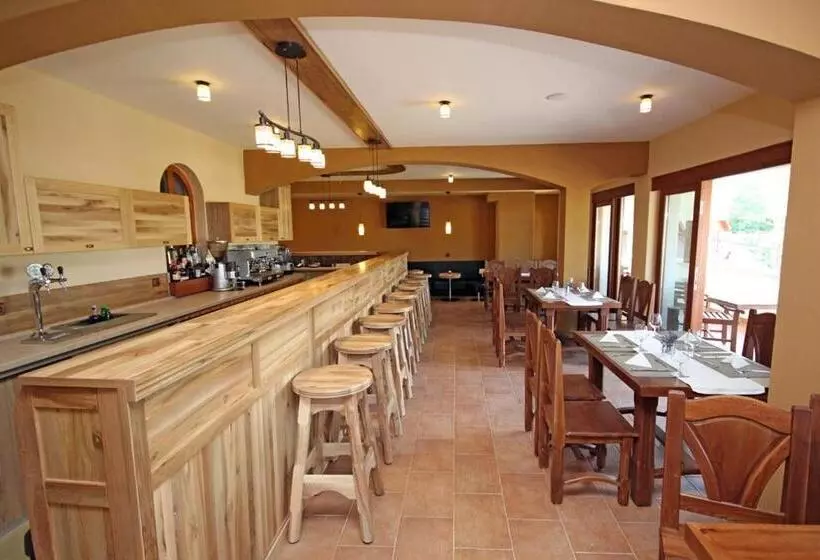 Majatalo Penzión Kállai A Vináreň