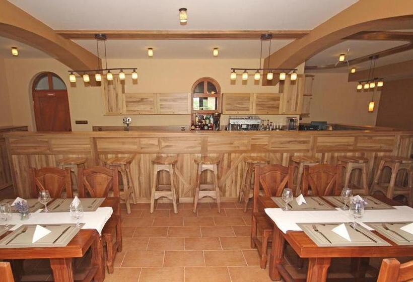 펜션 Penzión Kállai A Vináreň