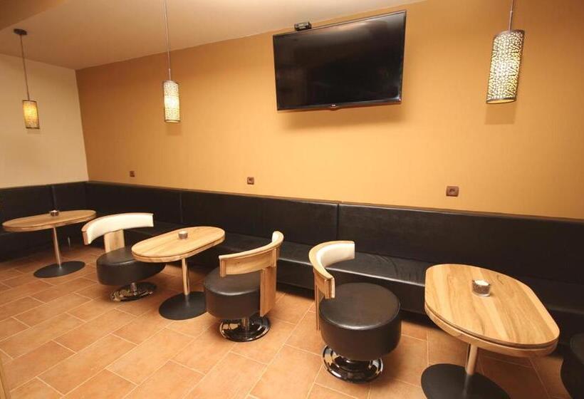 펜션 Penzión Kállai A Vináreň