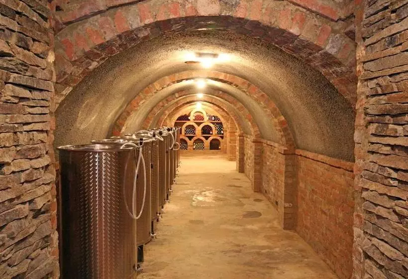 Majatalo Penzión Kállai A Vináreň