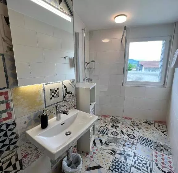 ユースホステル Smartroom Hotel Rössli Hunzenschwil