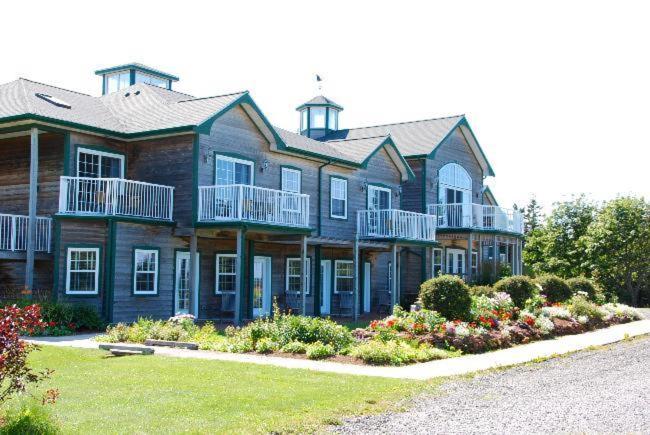 Albergue Ned S Landing At Spry Point And The Barn At Spry Point
