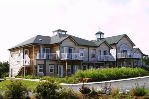 Retkeilymaja Ned S Landing At Spry Point And The Barn At Spry Point