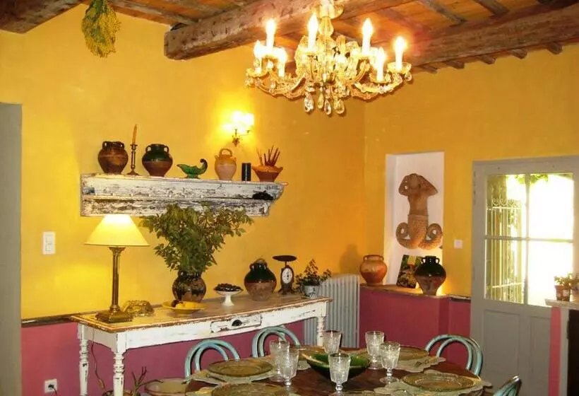 Aamiaismajoitus (B&B) Mas Du Moutet