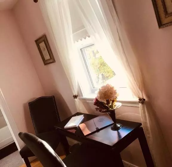 Forest & Lake Pei Bed & Breakfast