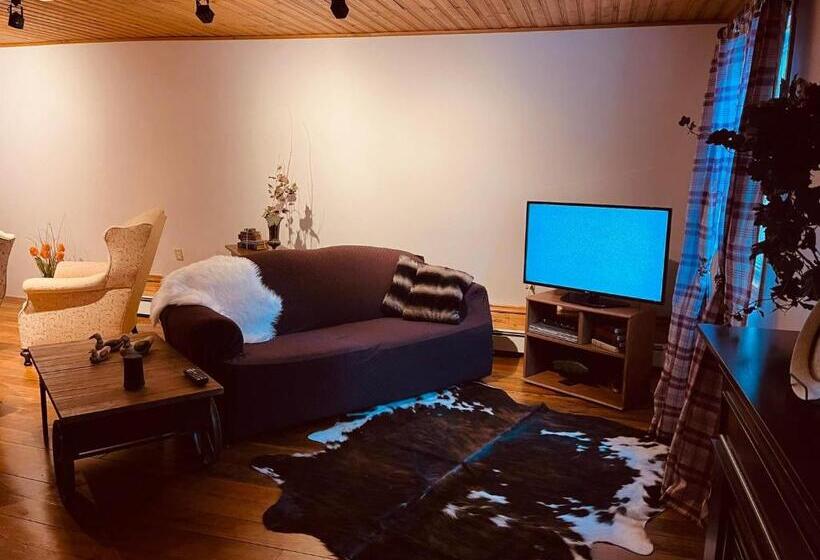 Forest & Lake Pei Bed & Breakfast