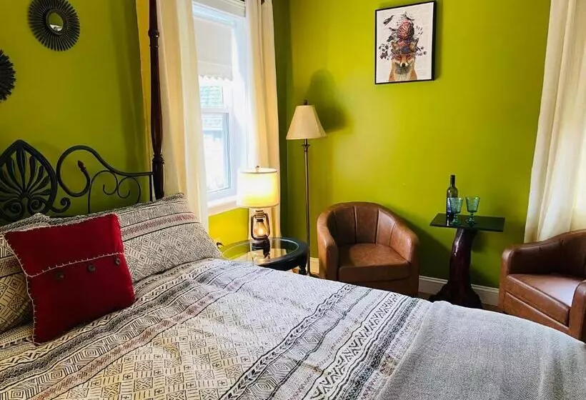 Forest & Lake Pei Bed & Breakfast