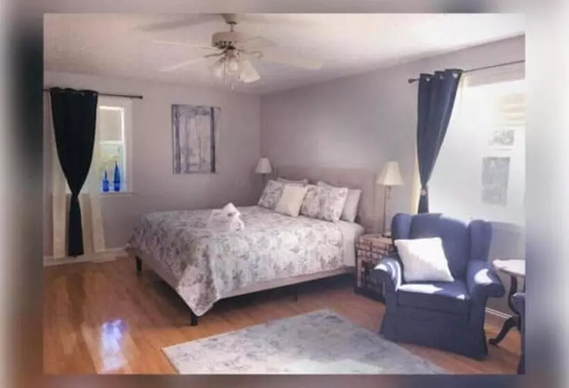 Forest & Lake Pei Bed & Breakfast