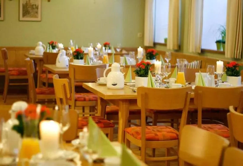 Hotelli Gasthof Zur Post