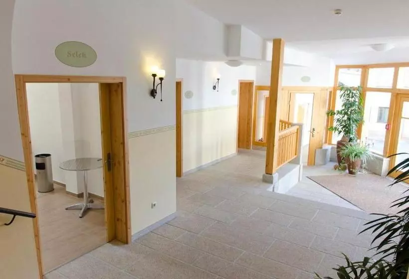 Hotelli Gasthof Zur Post