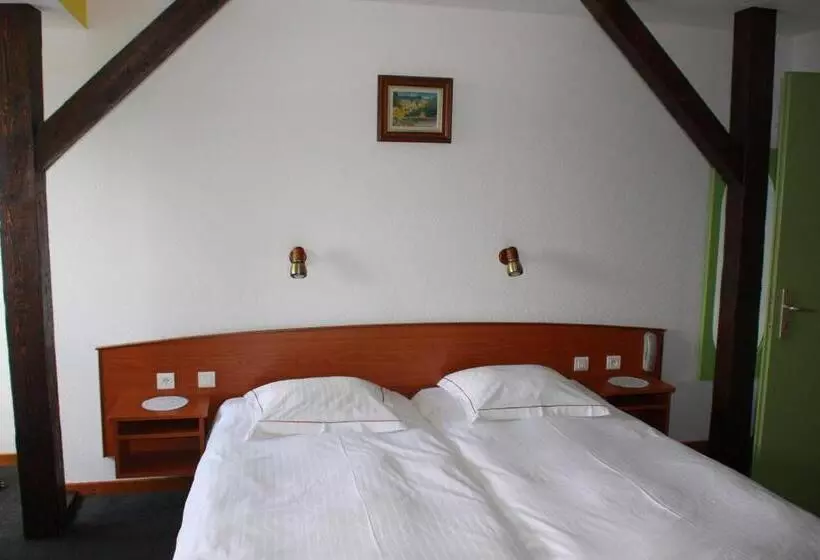 ホテル Hôtel Restaurant Roess