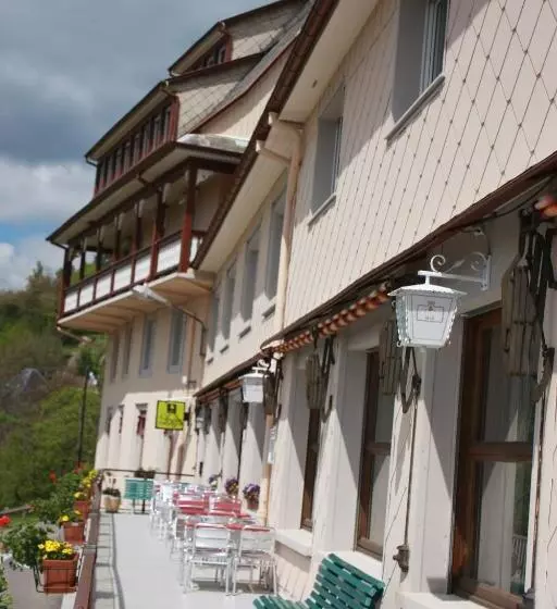 ホテル Hôtel Restaurant Roess