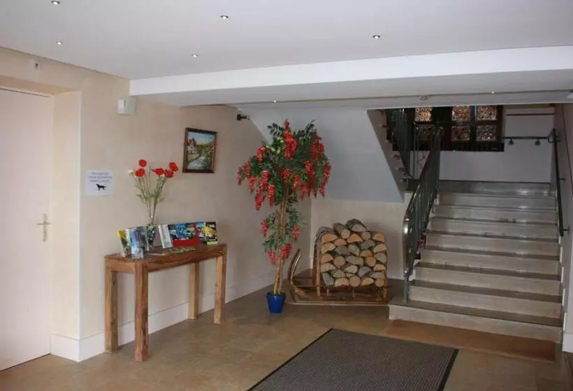 ホテル Hôtel Restaurant Roess