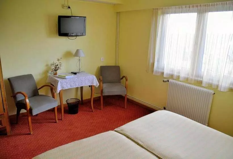 ホテル Hôtel Restaurant Roess