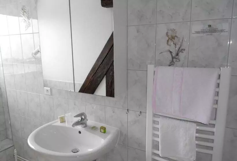 ホテル Hôtel Restaurant Roess