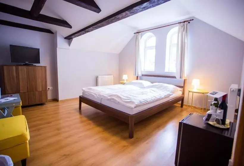 Hotelli Resort Malevil