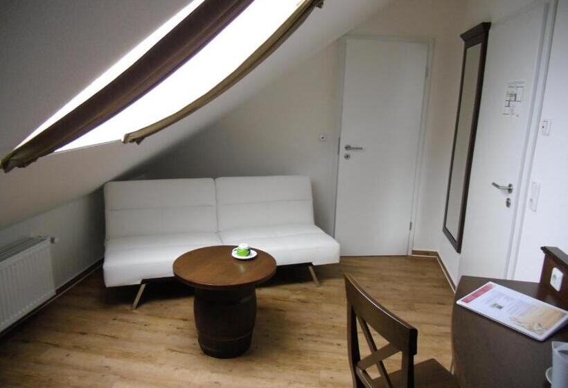 ホテル Wein Träume