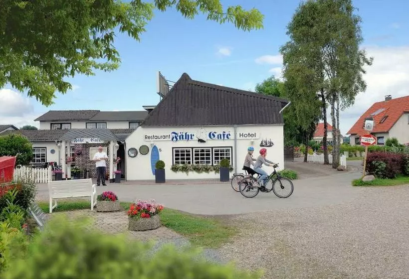 ペンション Restaurant Faehr Cafe