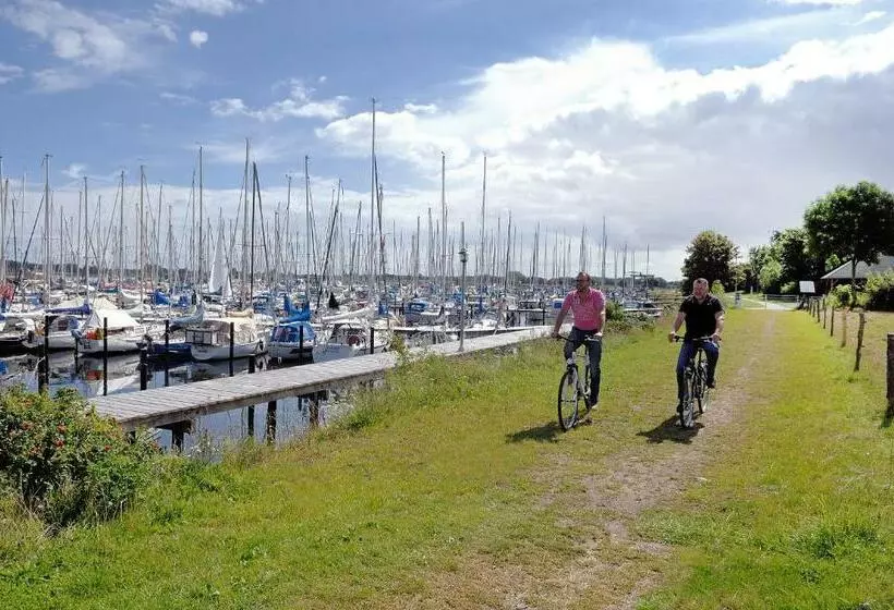 ペンション Restaurant Faehr Cafe