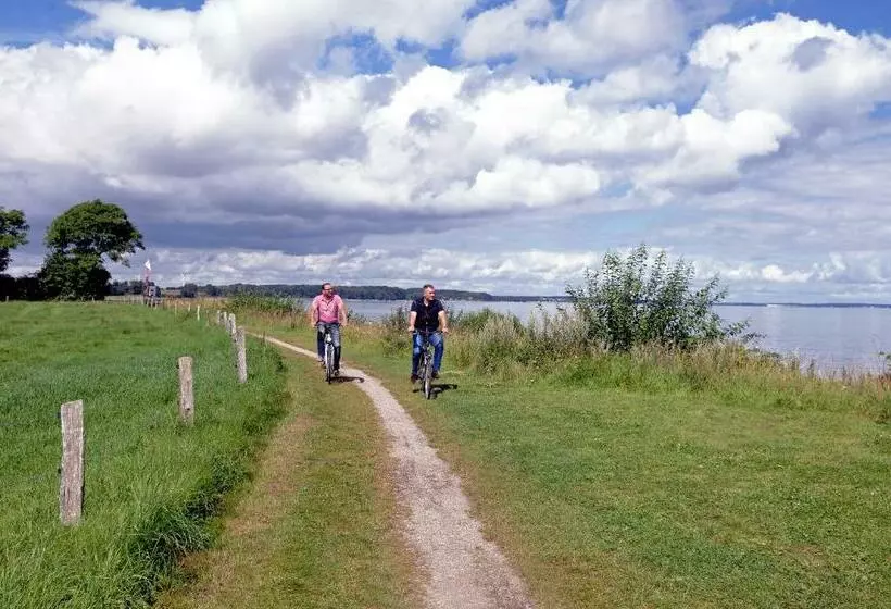 ペンション Restaurant Faehr Cafe