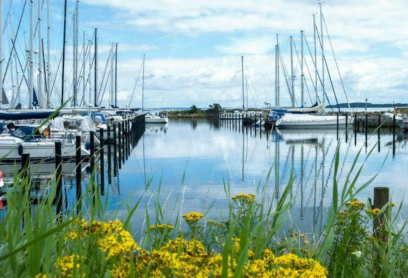 펜션 Restaurant Faehr Cafe