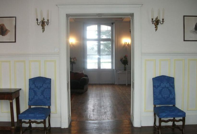 פנסיון Château De Yaucourt Bussus