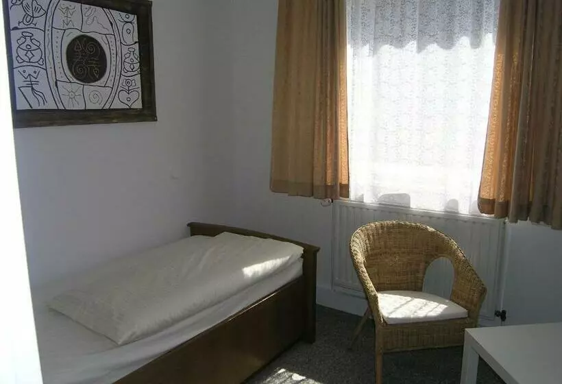 ペンション Gasthof Am See