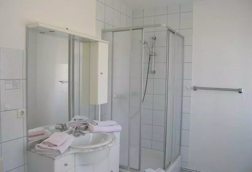 ペンション Gasthof Am See