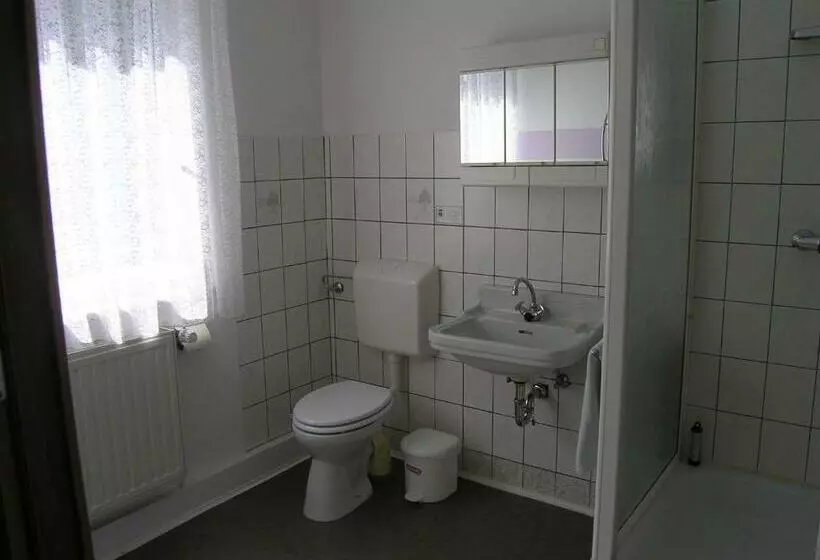 ペンション Gasthof Am See