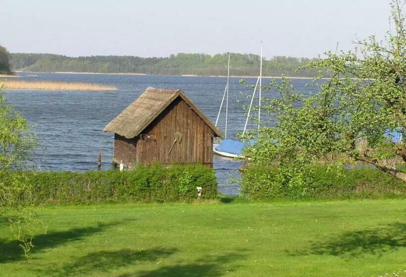 ペンション Gasthof Am See