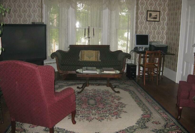 The Bridges Inn At Whitcomb House B&b