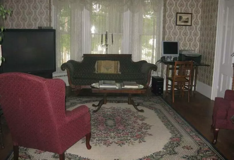 The Bridges Inn At Whitcomb House B&b