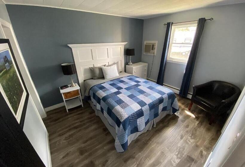 The Pines Motel And Cottages