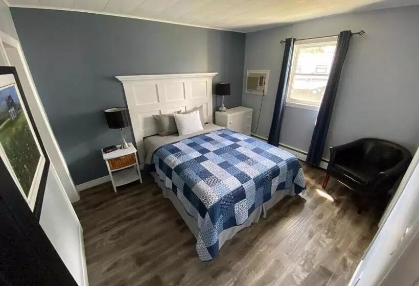 The Pines Motel And Cottages