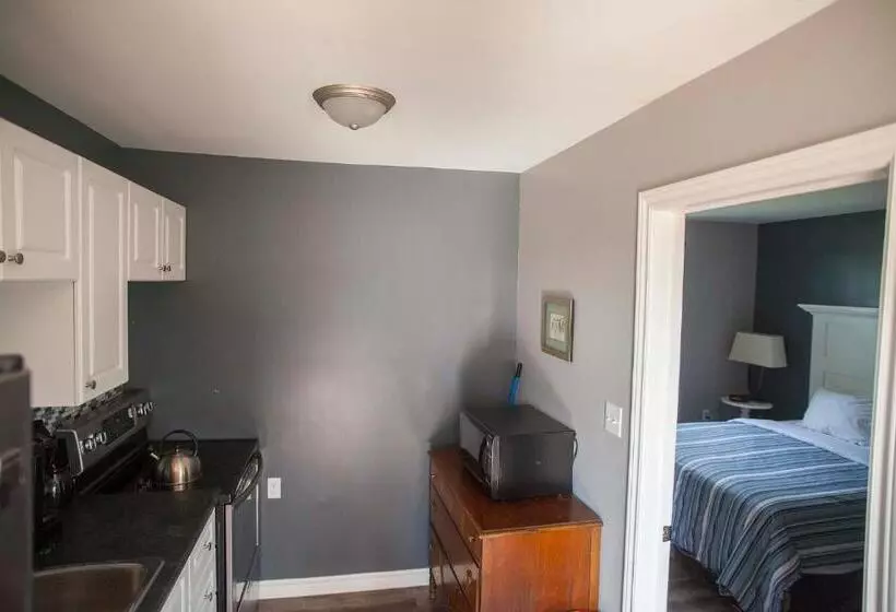 The Pines Motel And Cottages