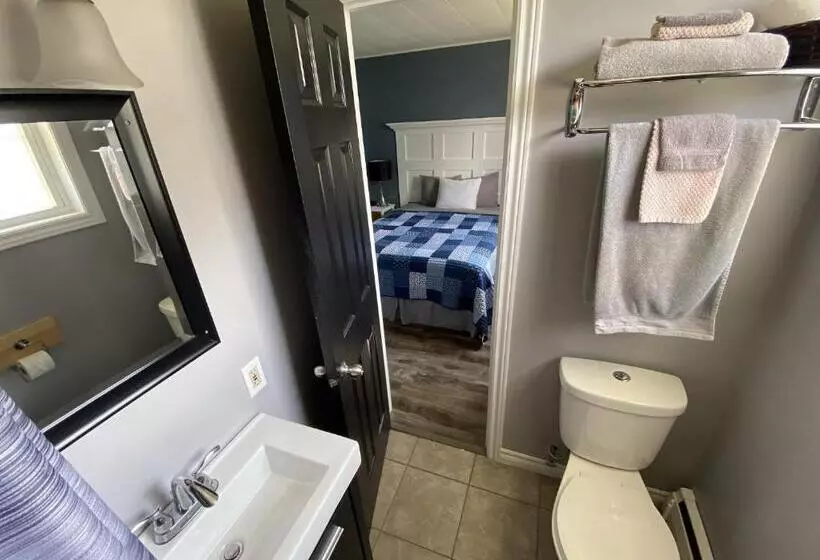 The Pines Motel And Cottages