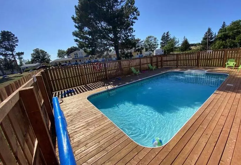 The Pines Motel And Cottages