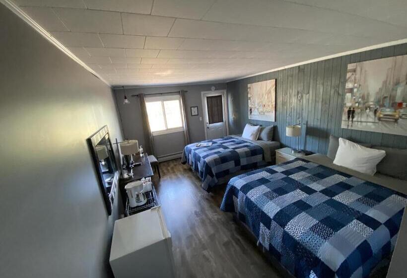 The Pines Motel And Cottages