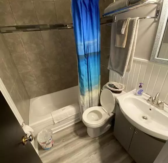 The Pines Motel And Cottages