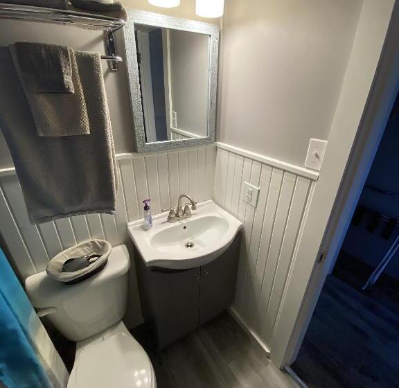 The Pines Motel And Cottages