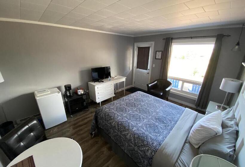 The Pines Motel And Cottages