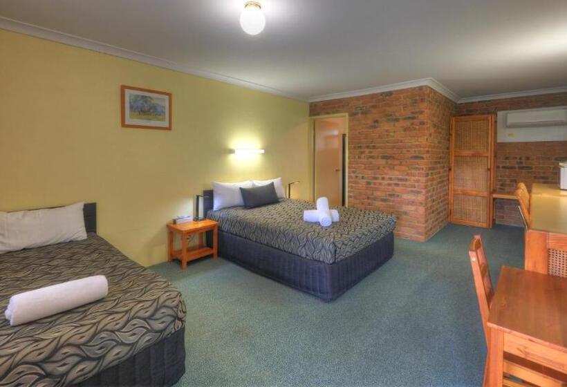 Wondai Colonial Motel & Ivory S Restaurant