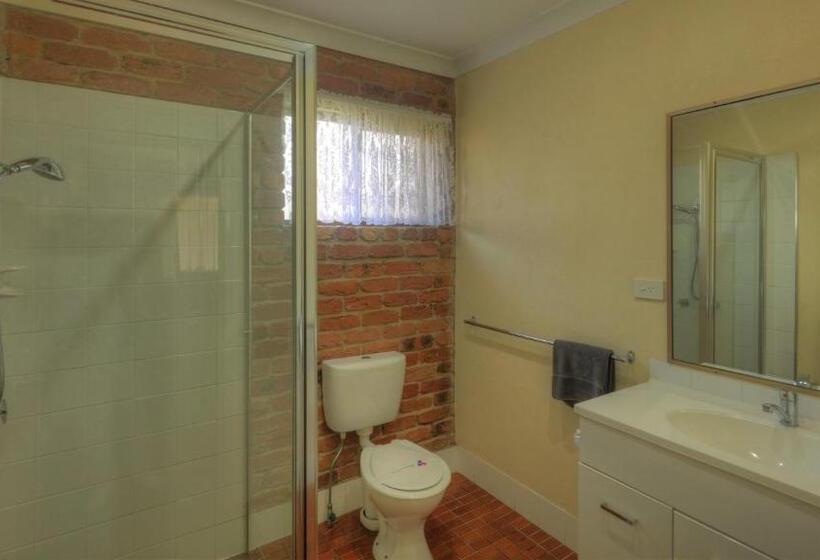 Wondai Colonial Motel & Ivory S Restaurant